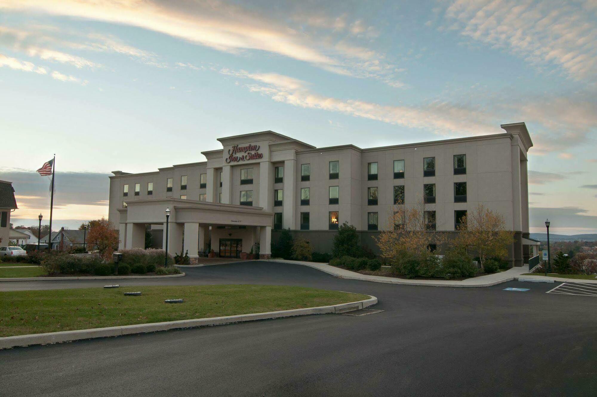 Hampton Inn & Suites Ephrata - Mountain Springs Exterior photo